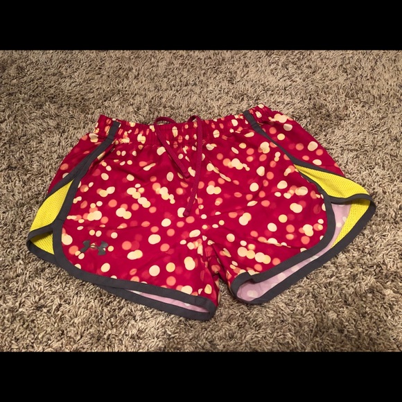 Under Armour Shorts - Picture 1 of 1
